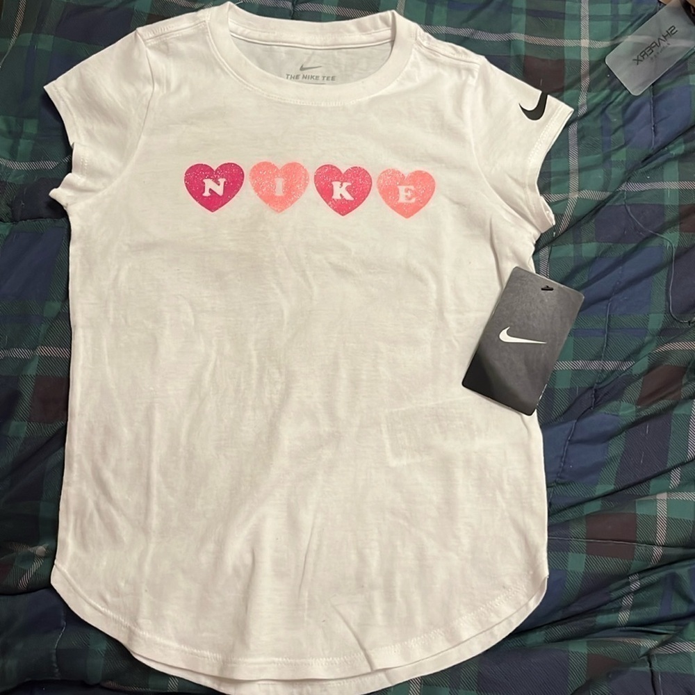 NWT Nike Girls 6X white Capped Sleeved White T-Shirt w/Pink & red glitter Hearts